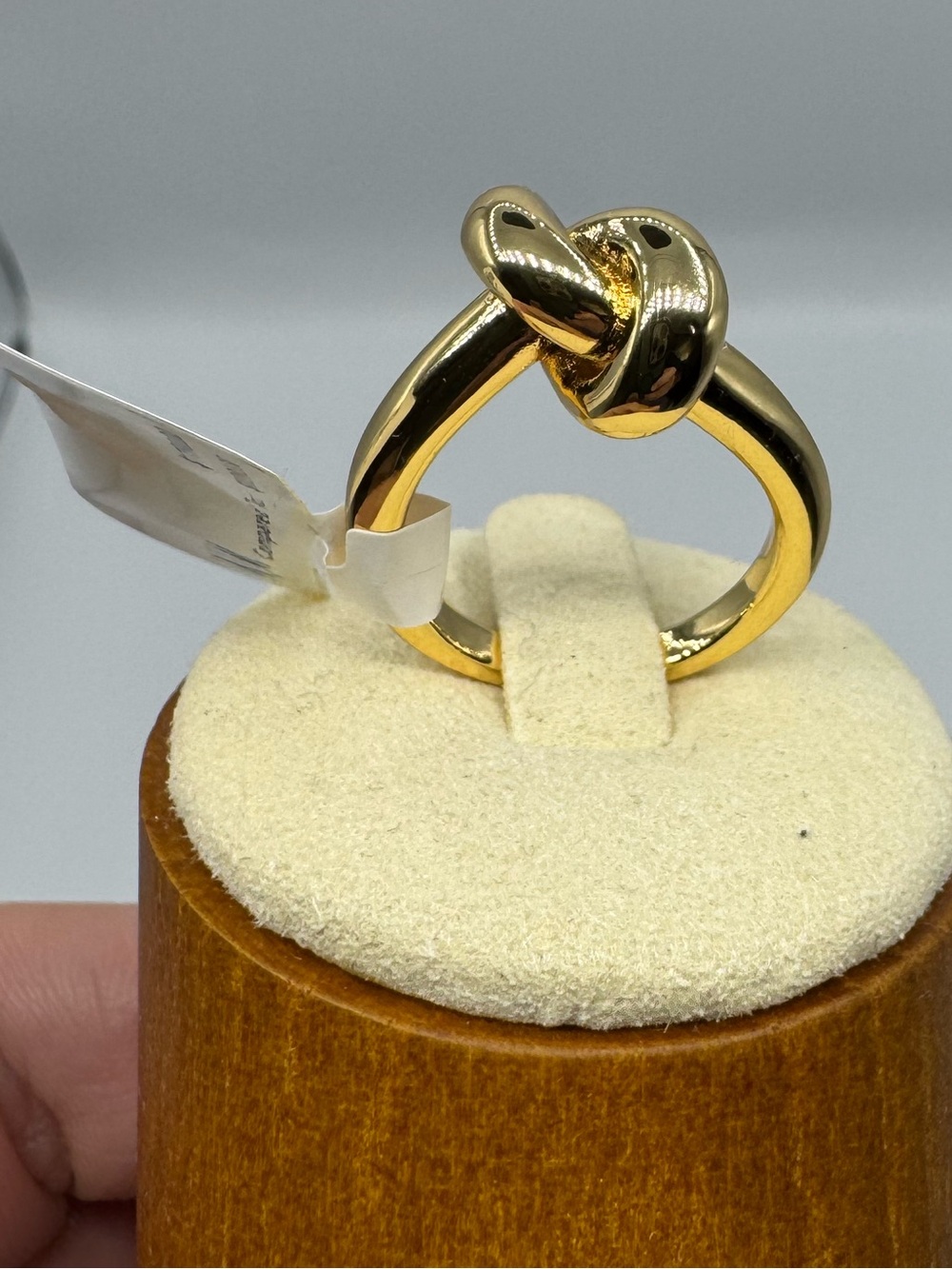 18k Love Knot Ring - Picture 4 of 9